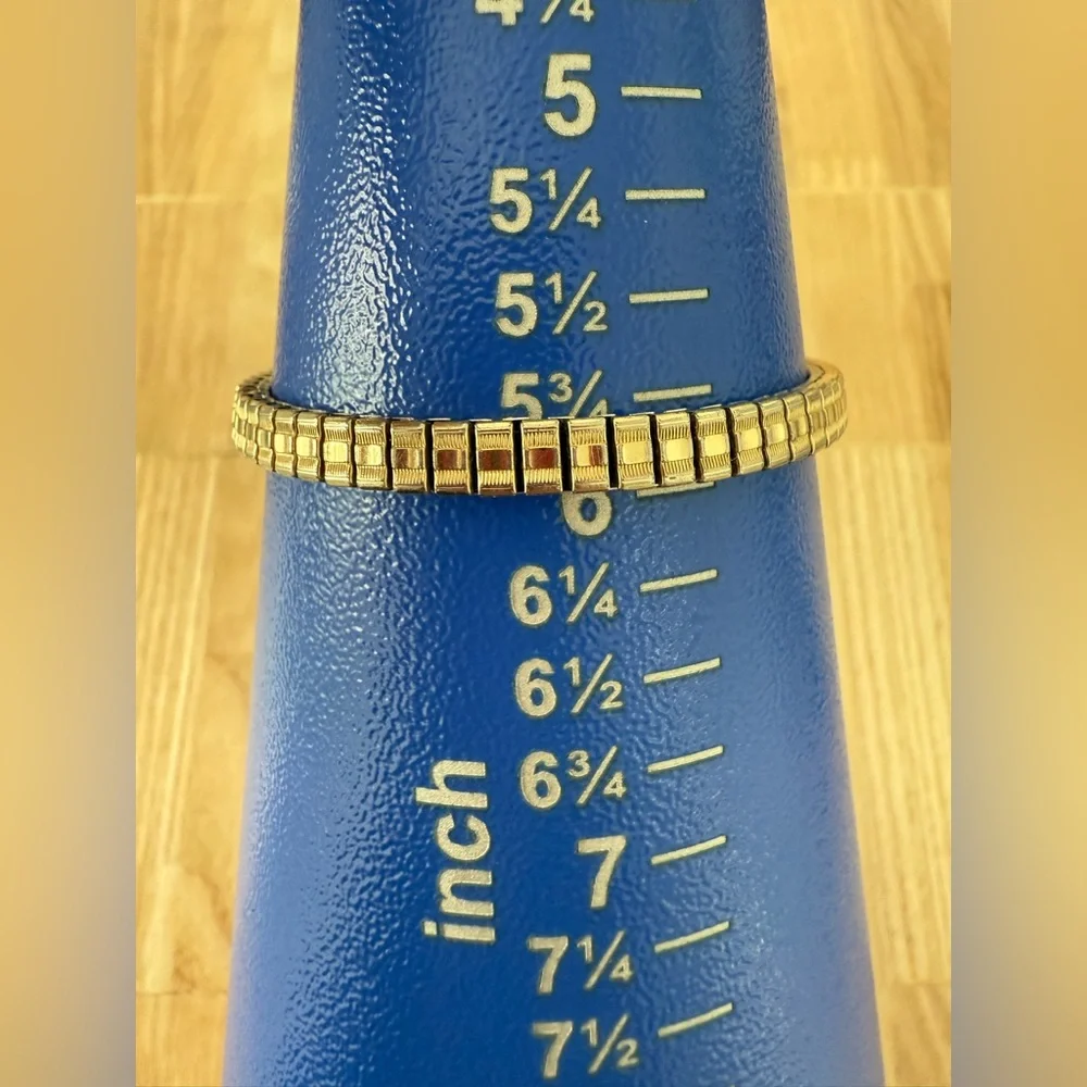 Vintage ladies ladies oval gold tone winding mechanical dress watch